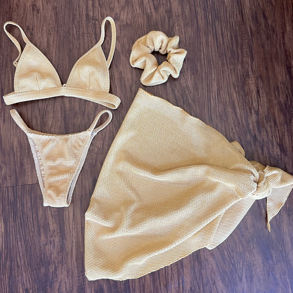 Montce Swim Goldie set— Hunter top (XS) & Celeste bottom (S)